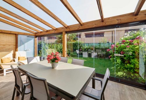 cerramiento-cristal-porche-jardin